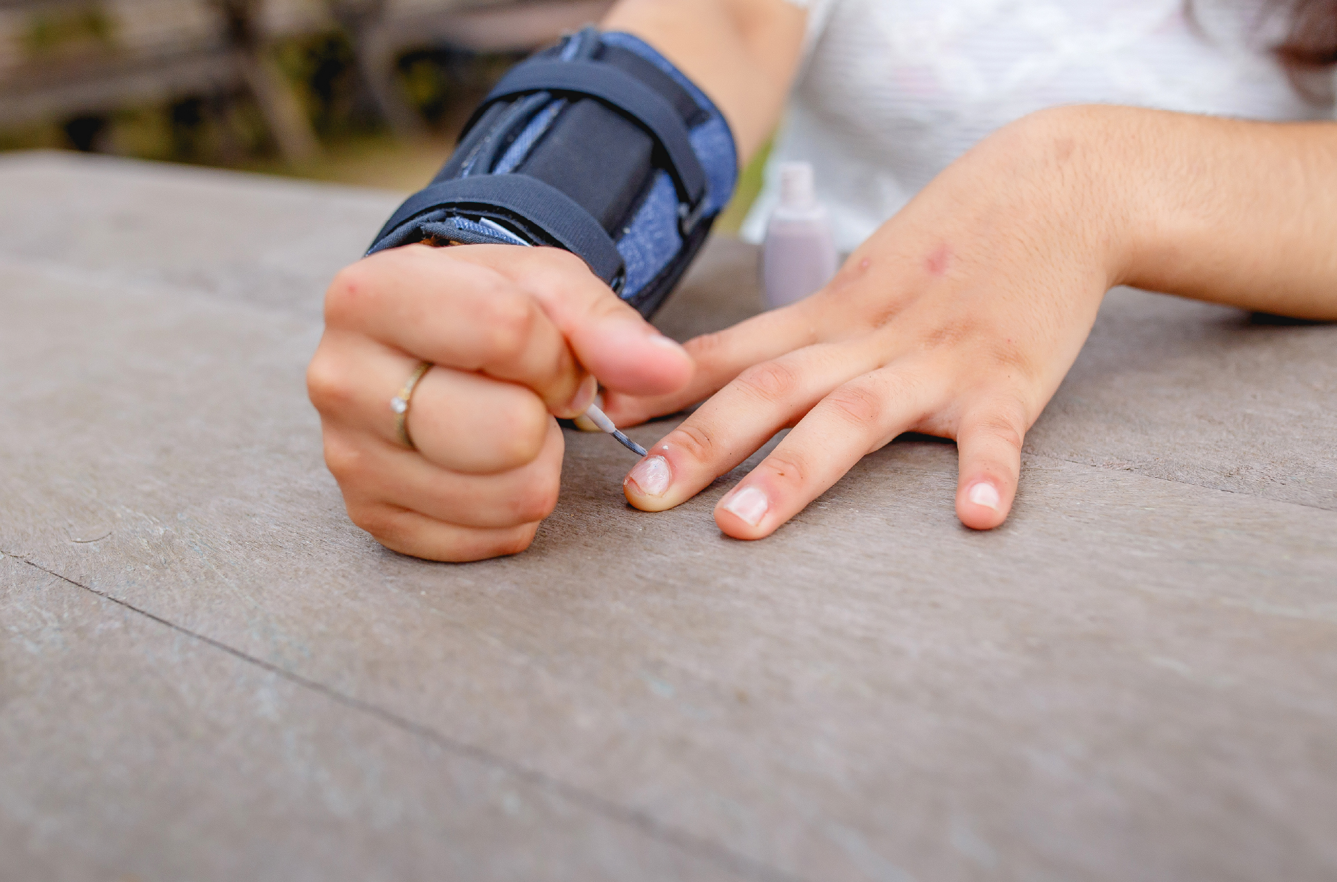 Pulseira de Peso auxilia pessoas com tremores em atividades da vida diária