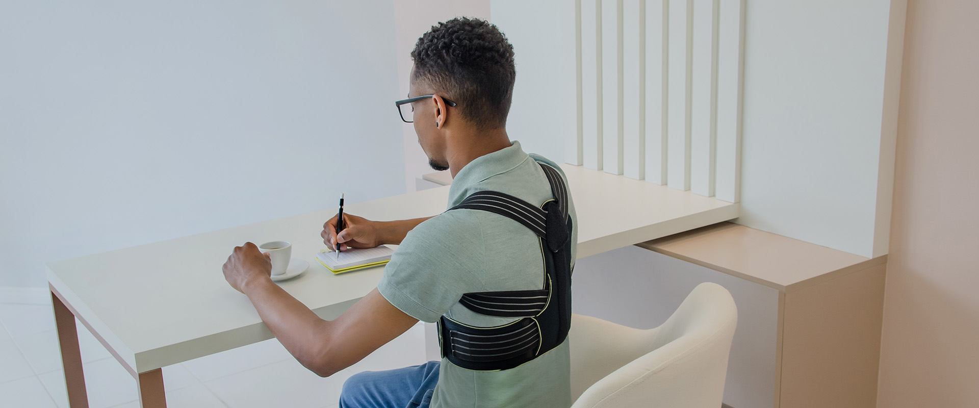Corretor postural funciona? Entenda a usabilidade